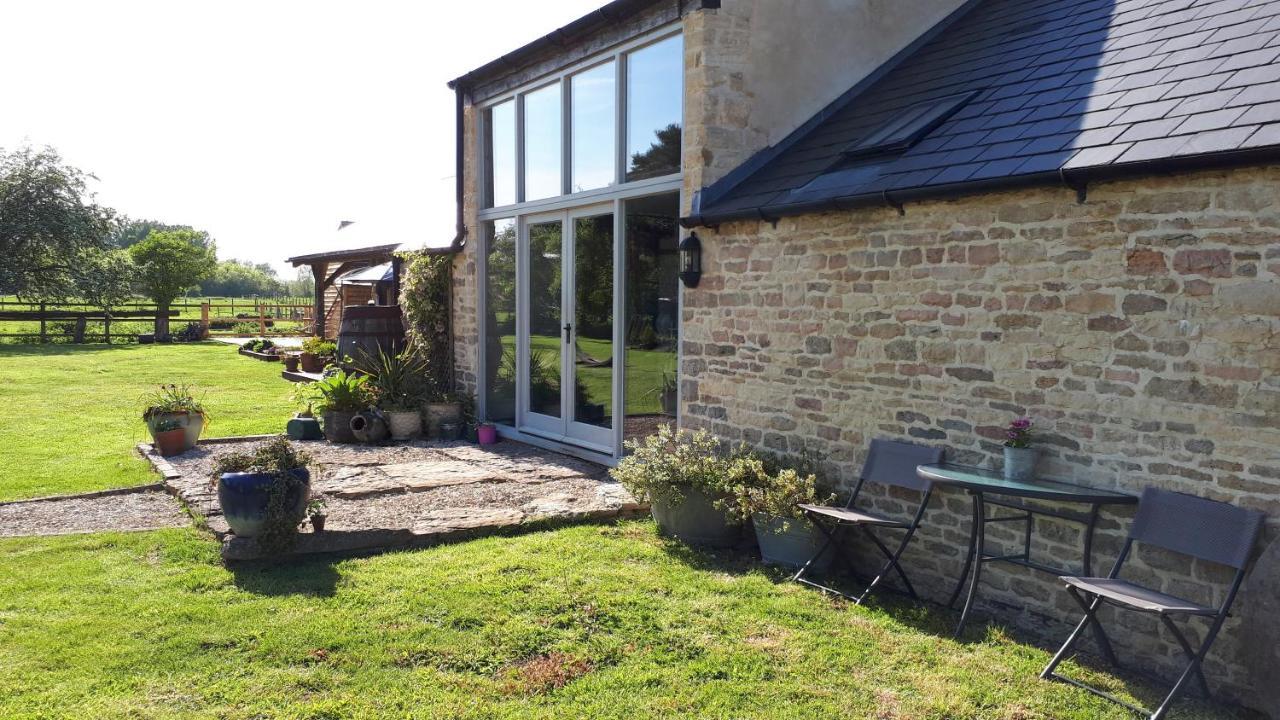 The Byre North End Farm Bed & Breakfast Ashton Keynes Dış mekan fotoğraf